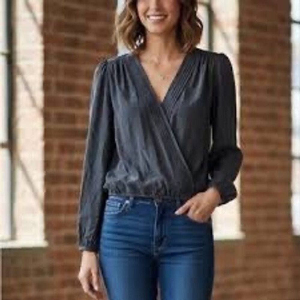 Evereve‎ Charcoal Gray Cupro Viscose Pleated Wrap Blouse Puff Sleeve Size M